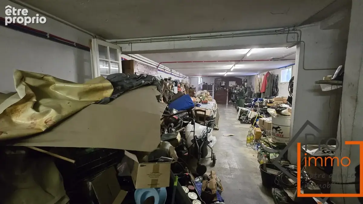 Villa à rénover avec un grand garage - photo 12