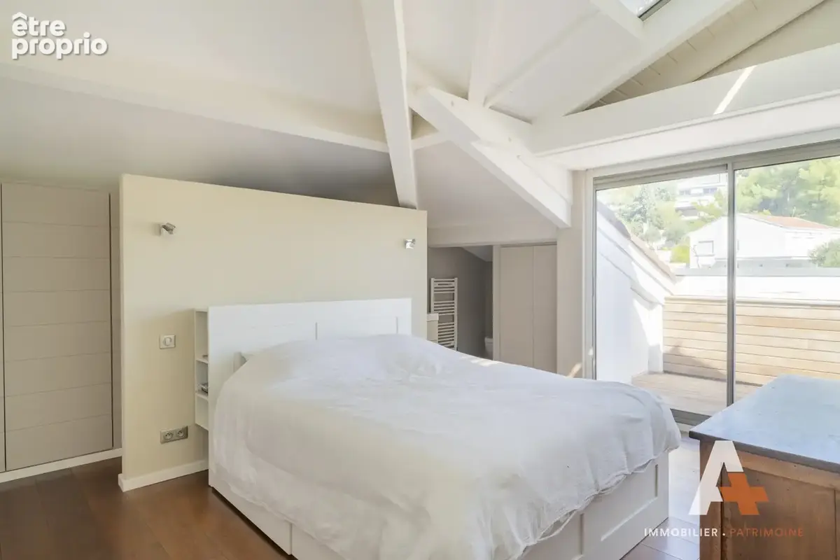 Duplex vue mer en dernier etage - t5 de 170m2 avec 2 parkings - 13007 marseille - photo 12