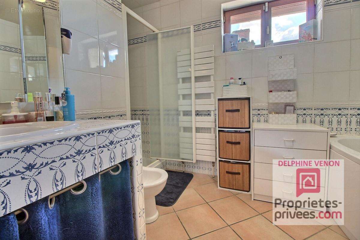 Maison à SAINT-DENIS-DE-L'HOTEL