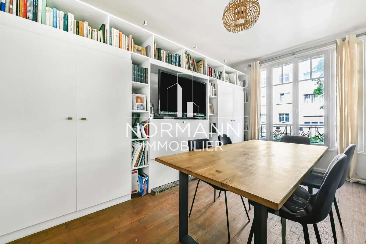 Appartement à PARIS-16E
