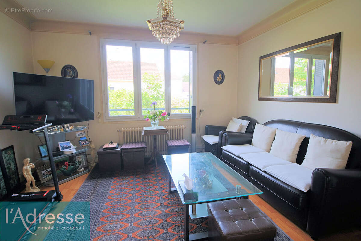 Maison avec sous-sol total, combles aménageables et grand terrain à Savigny-sur-Orge. - photo 5