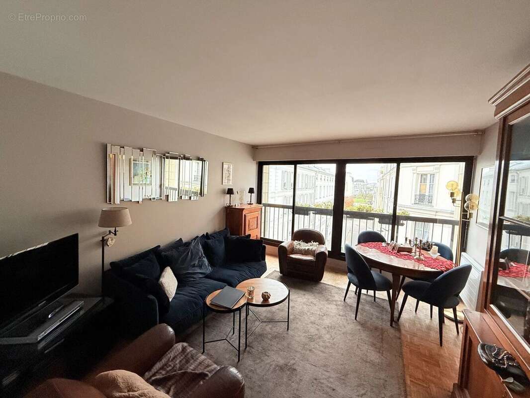 Appartement à PARIS-14E