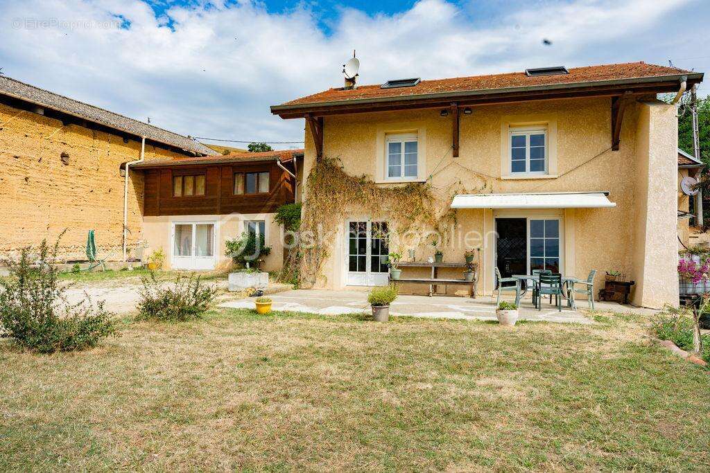 Maison familiale de 141m² sur 5580m² de terrain sur les hauteurs de La Frette avec vue magnifique ! - photo 24