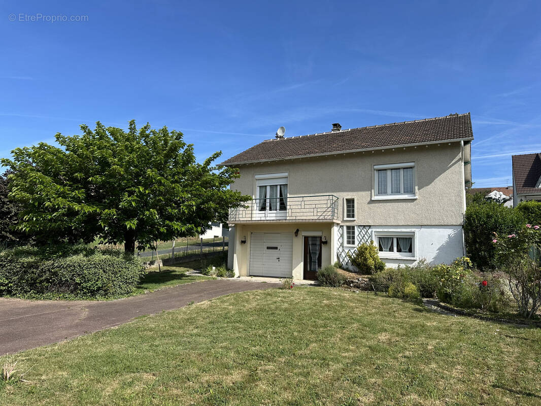 Maison à VAUX-LE-PENIL