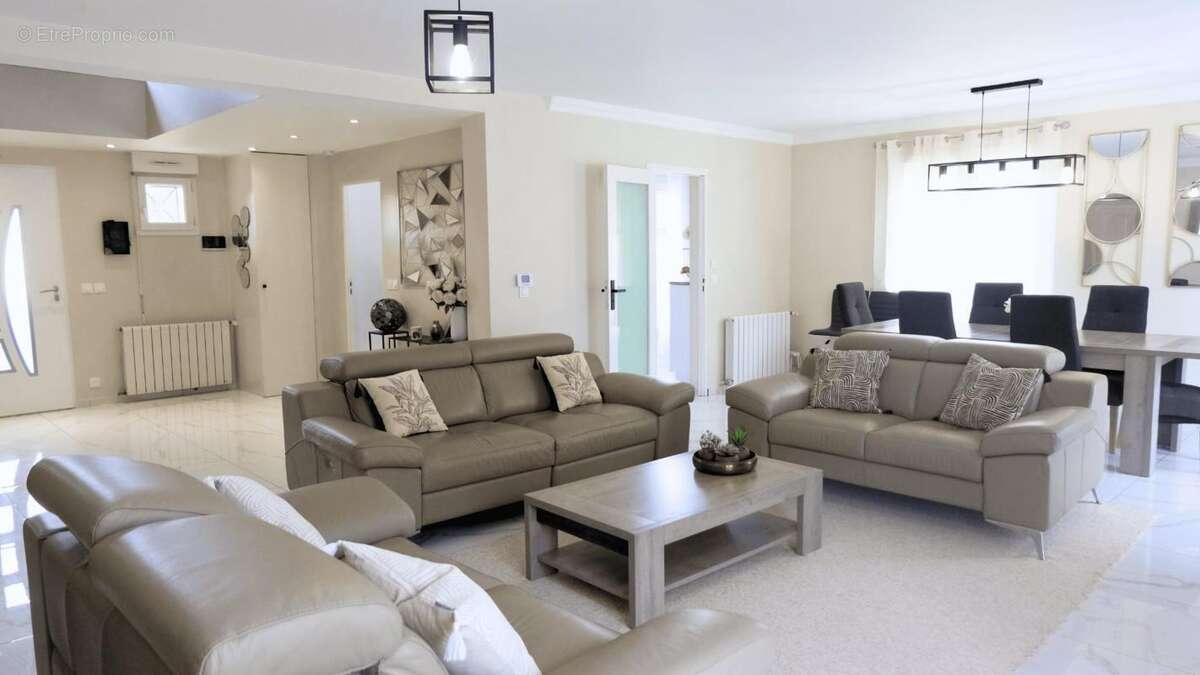 Maison à SAVIGNY-LE-TEMPLE