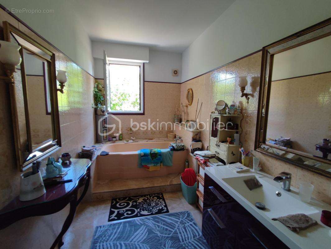 Pavillon sur sous-sol total de 234 m² sur 880 m² de jardin - photo 13