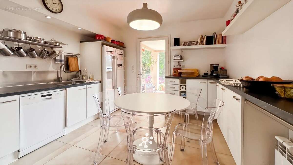 Maison à ROQUEFORT-LES-PINS