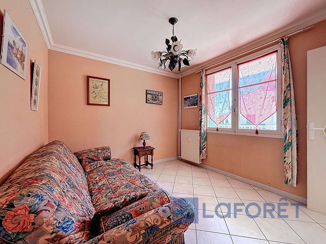 Appartement à SIX-FOURS-LES-PLAGES