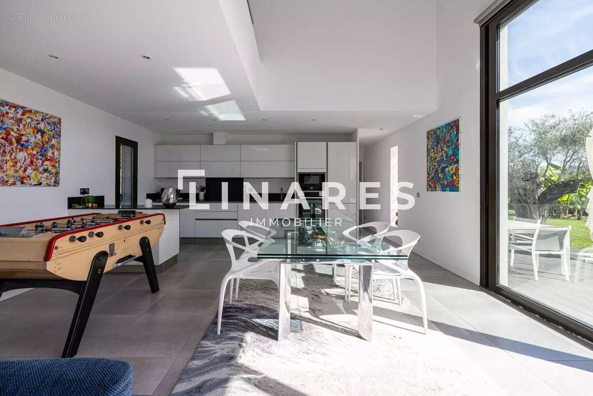 LIGNES D'EXCEPTION - Villa Plain Pied T5 de 172m2 - Piscine sel chauffée -  Terrain 1400m2 - 13011 Marseille - photo 10
