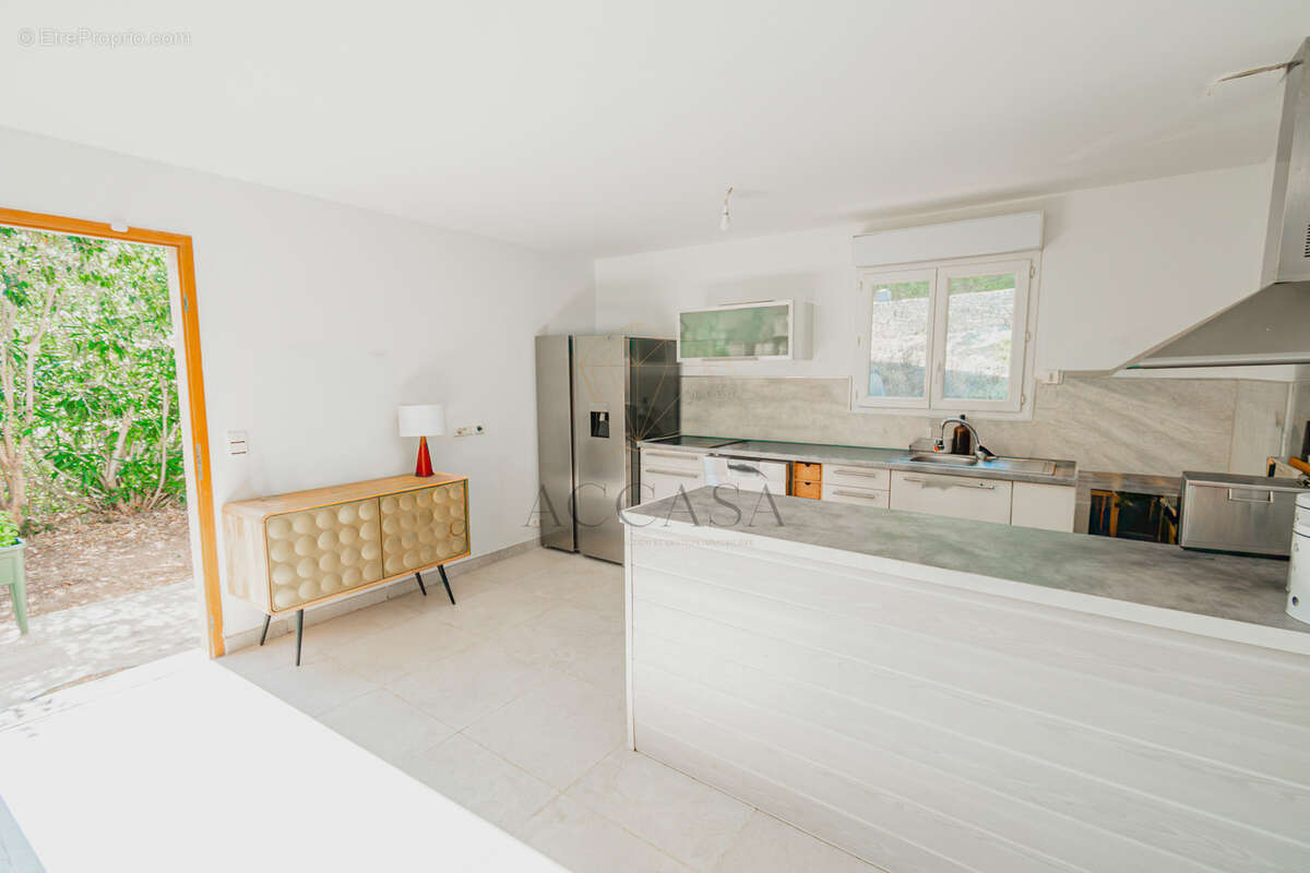 Maison avec terrain constructible de 4 260 m2 et permis accordé   Bonifacio, Vallée Saint-Julien - photo 11