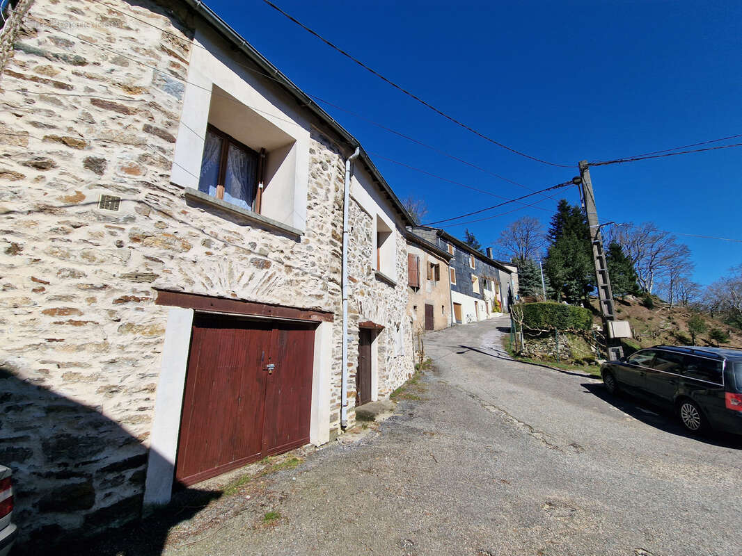 Maison à CASTANET-LE-HAUT