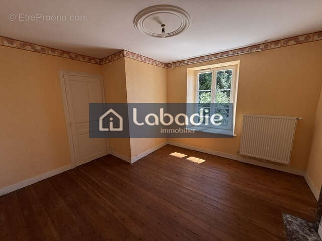 A 5mn de Saint-Sever, maison en pierres d'une surface habitable de 101m2, terrain de 1358m2. - photo 5