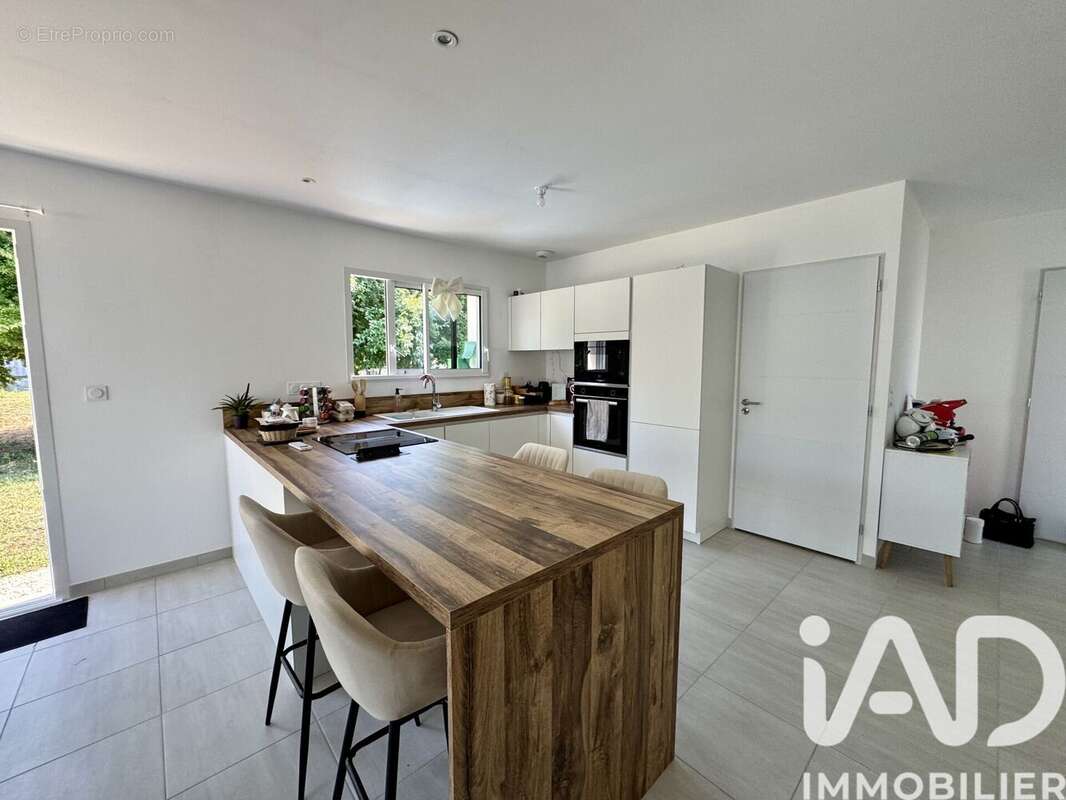 Maison 94 m² à Fouquebrune  - photo 7