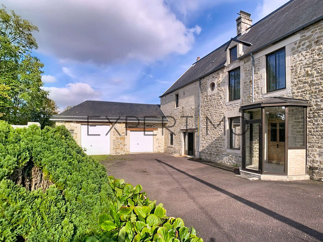 Maison à NOYERS-BOCAGE