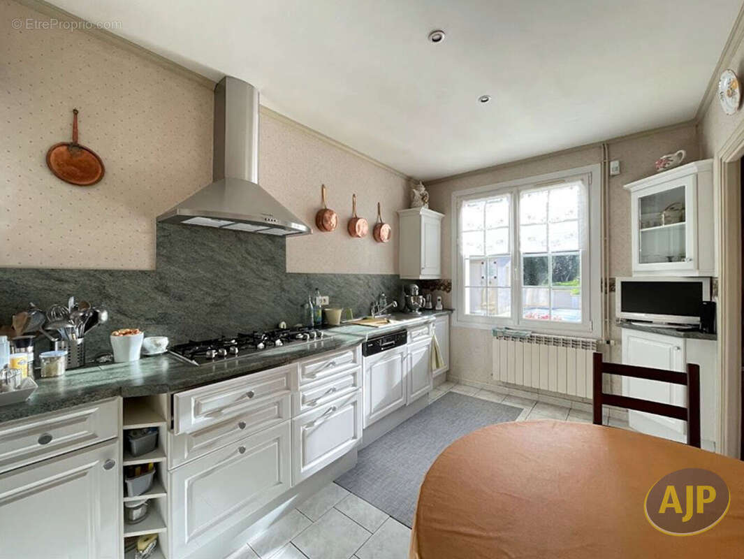 Maison à SAINT-BRIS-DES-BOIS