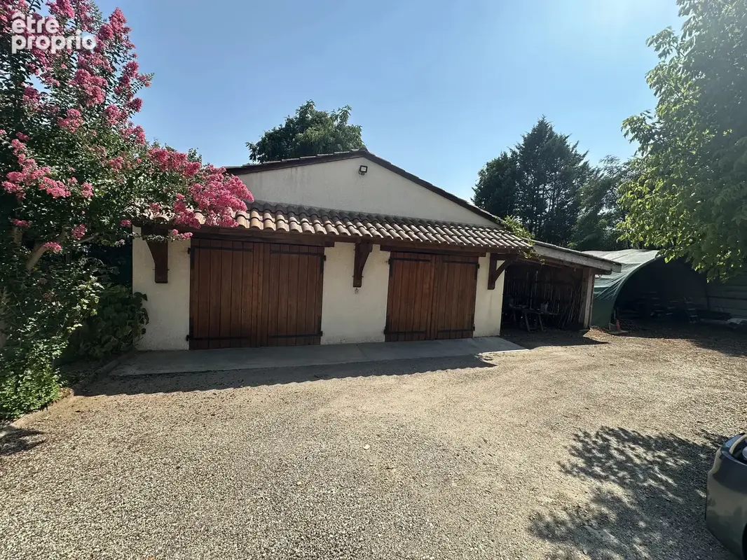 Maison de 196 m² avec double garage et atelier - photo 3