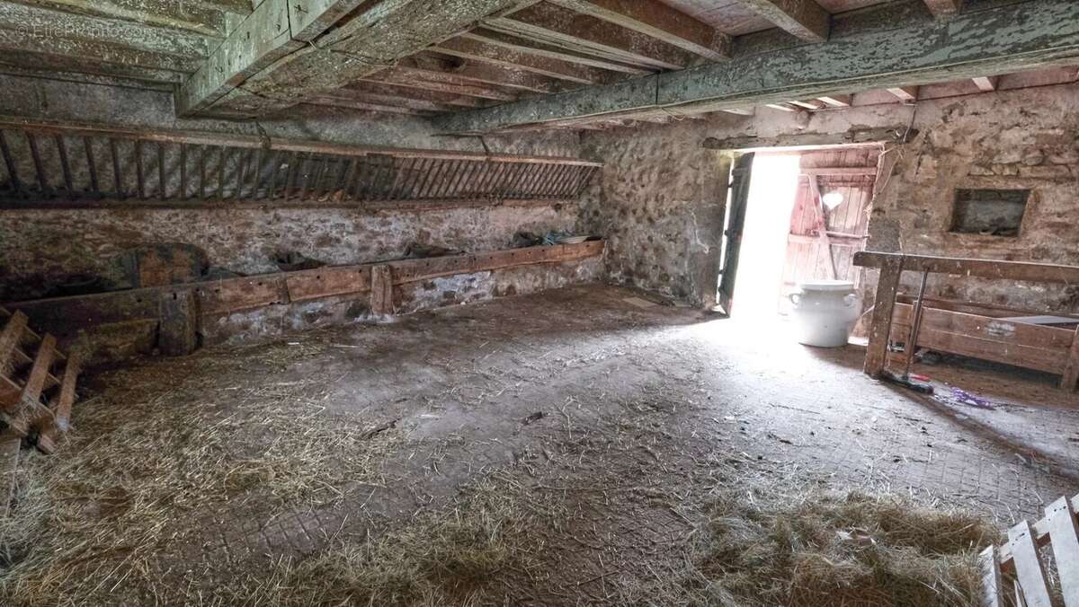 Maison à MONTIGNY-EN-MORVAN