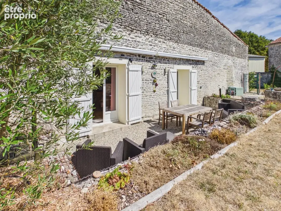 Maison en pierre avec cour et jardin - photo 15