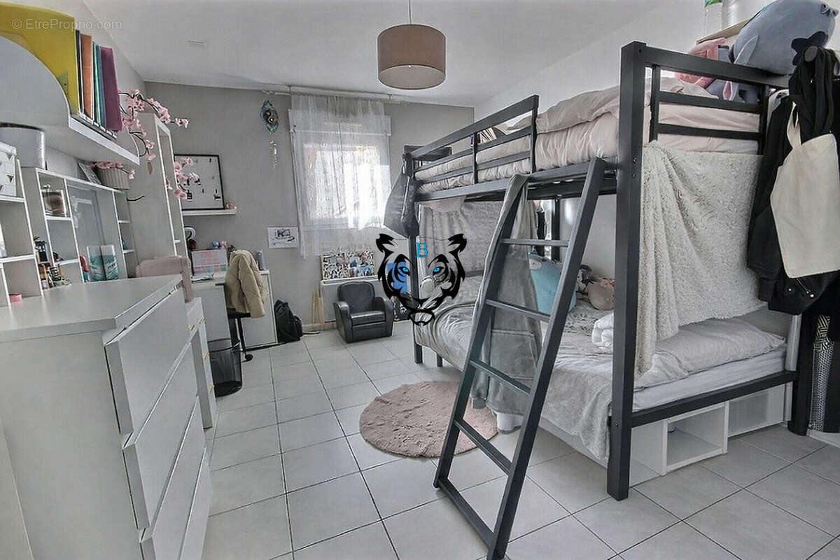 Appartement à ROQUEBRUNE-SUR-ARGENS