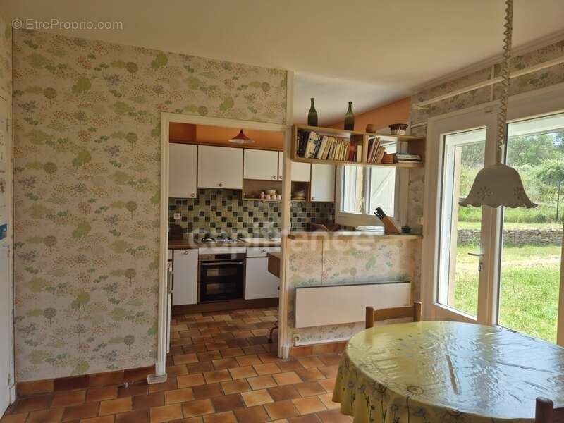 Maison à SAINT-JULIEN-LES-ROSIERS