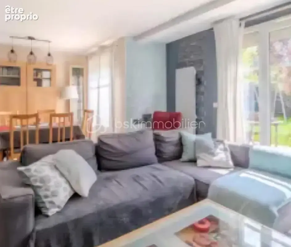 Maison familiale lumineuse avec jardin et garage dans une résidence sécurisée - photo 2