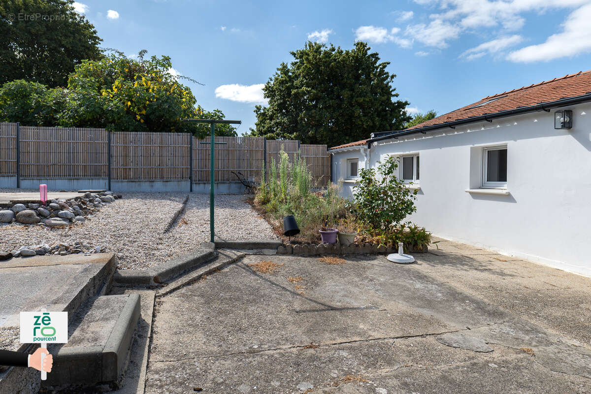Maison familiale de plain-pied de 116 m2 avec garage sur 620 m2 de terrain   Commequiers - photo 3