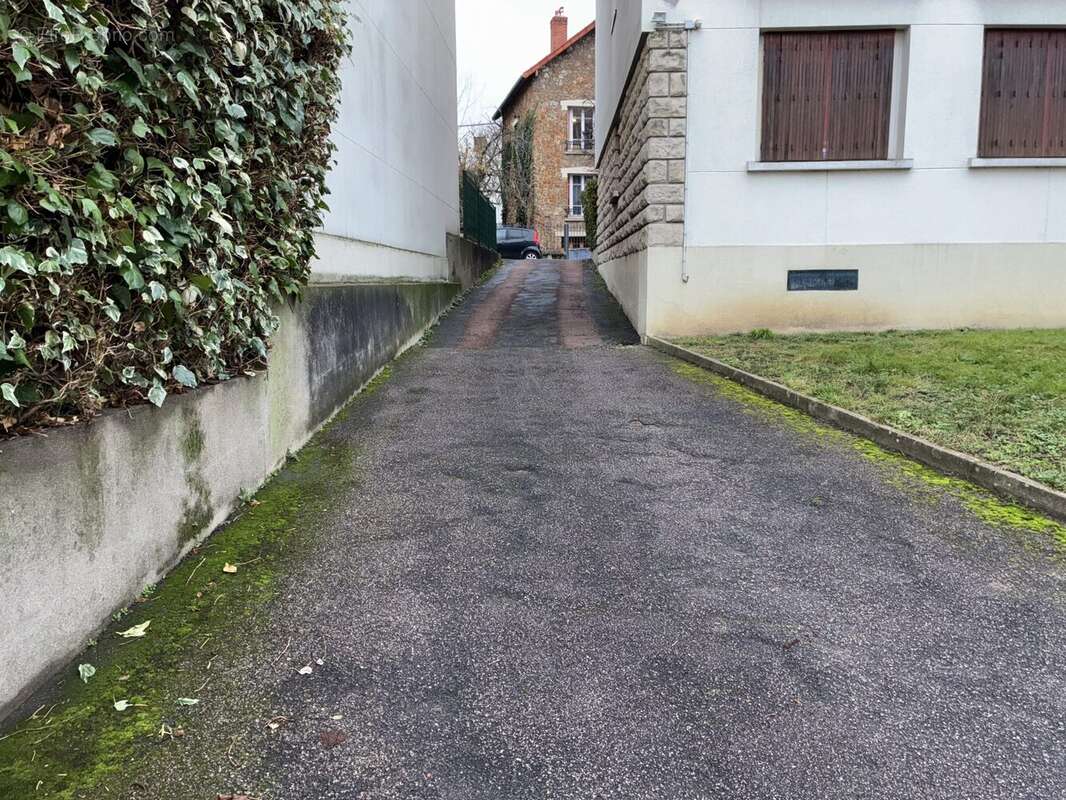 Parking à ISSY-LES-MOULINEAUX