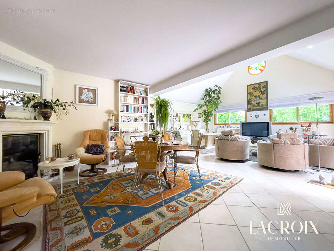 Maison à LA CHAPELLE-DES-FOUGERETZ