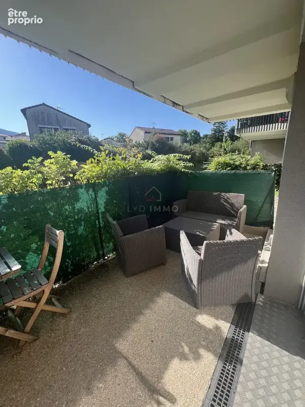 Appartement T3 avec terrasse et garage - photo 2