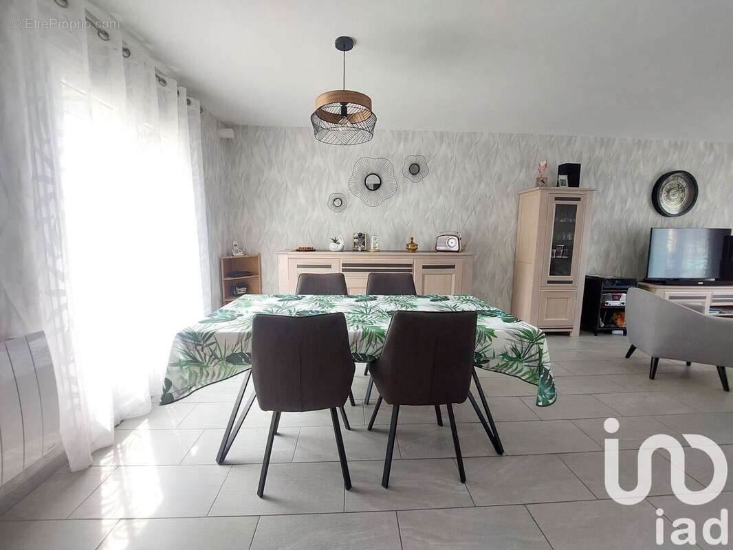 Photo 2 - Maison à CORDEMAIS