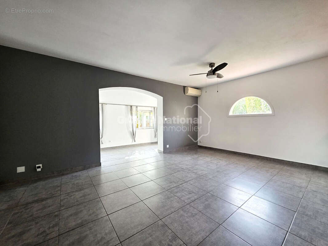 Maison à SAINT-CHAMAS