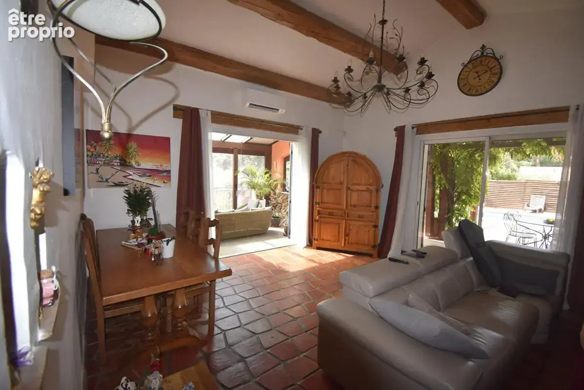 Villa 145 m² plain-pied, piscine  au sel, chauffée & pool house, 1 300 m² de terrain - photo 9