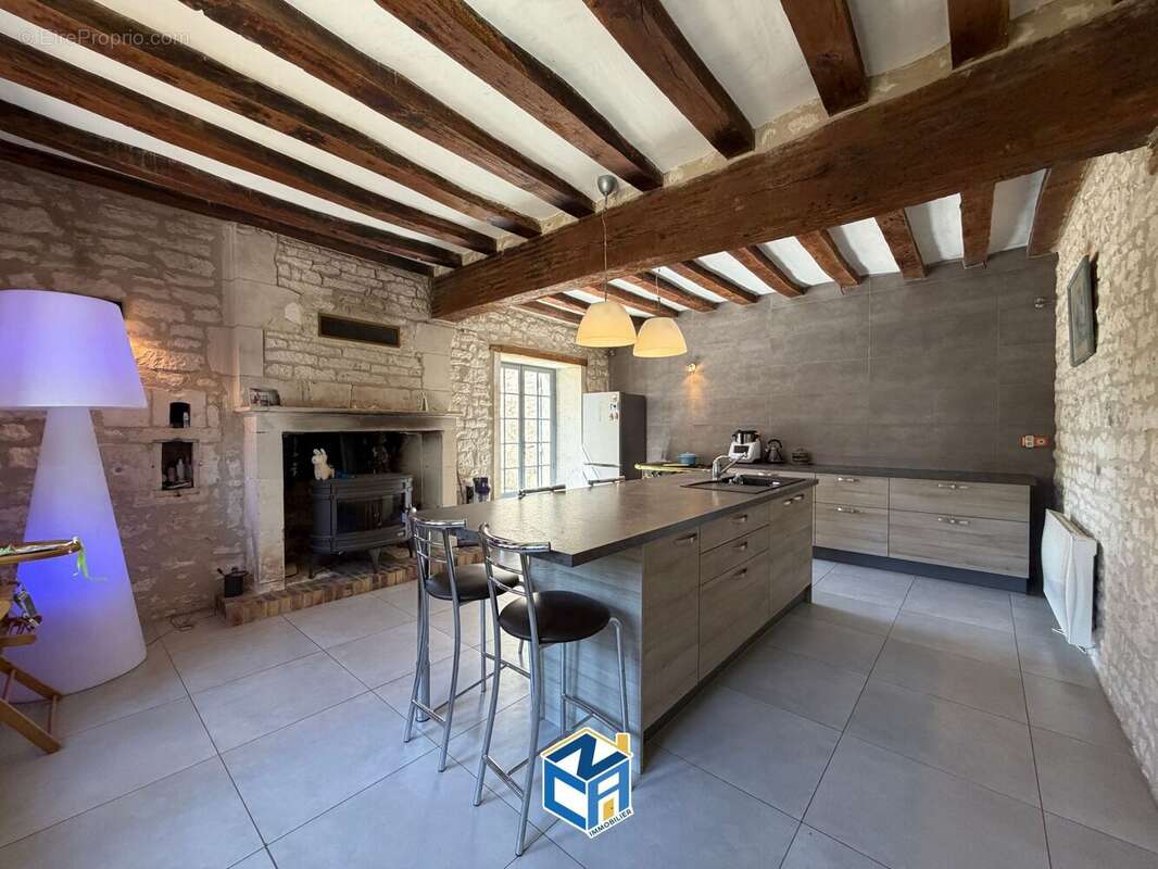 Maison 221 m² à Maille  - photo 5
