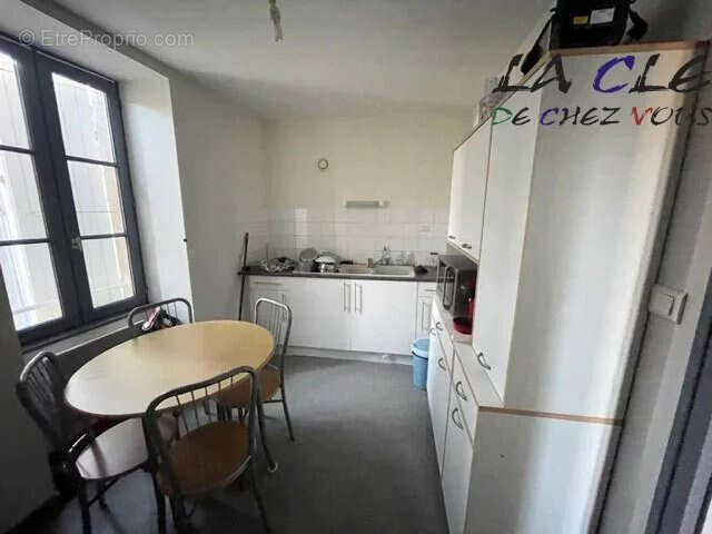 Appartement à COULONGES-SUR-L'AUTIZE
