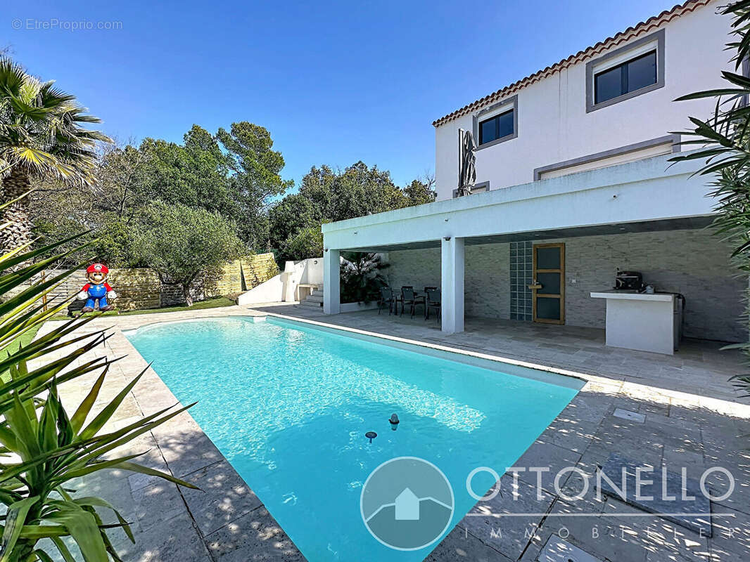 Maison à ROQUEBRUNE-SUR-ARGENS
