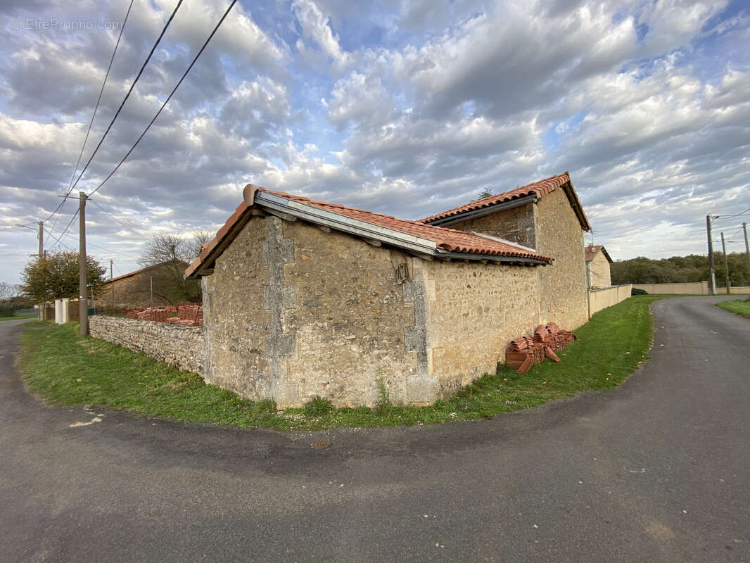 Maison à MARILLAC-LE-FRANC