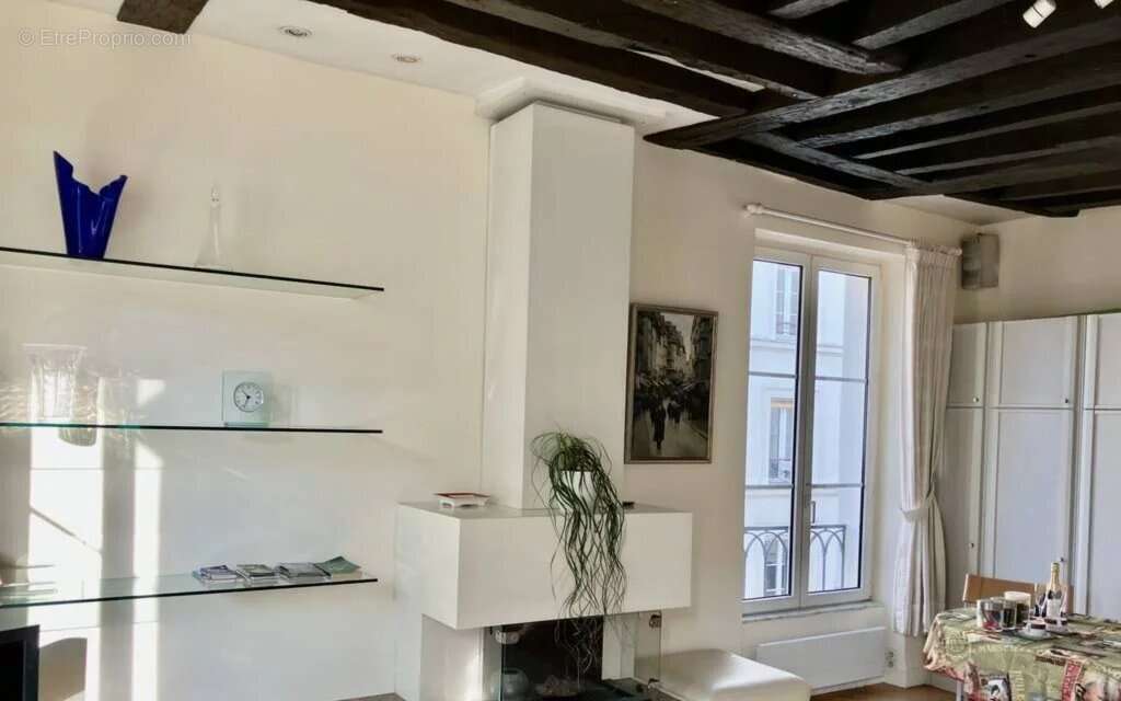 Appartement à PARIS-1E