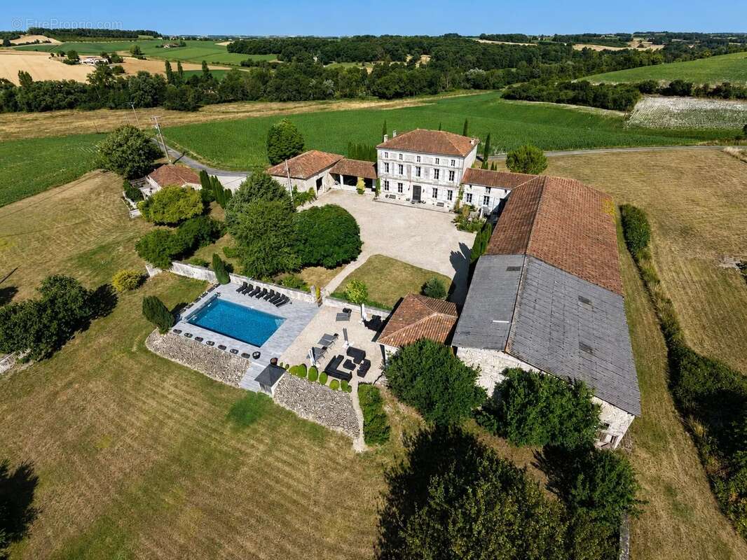 Manoir et domaine exceptionnels situés sur un terrain de 2.8 hectares - photo 26