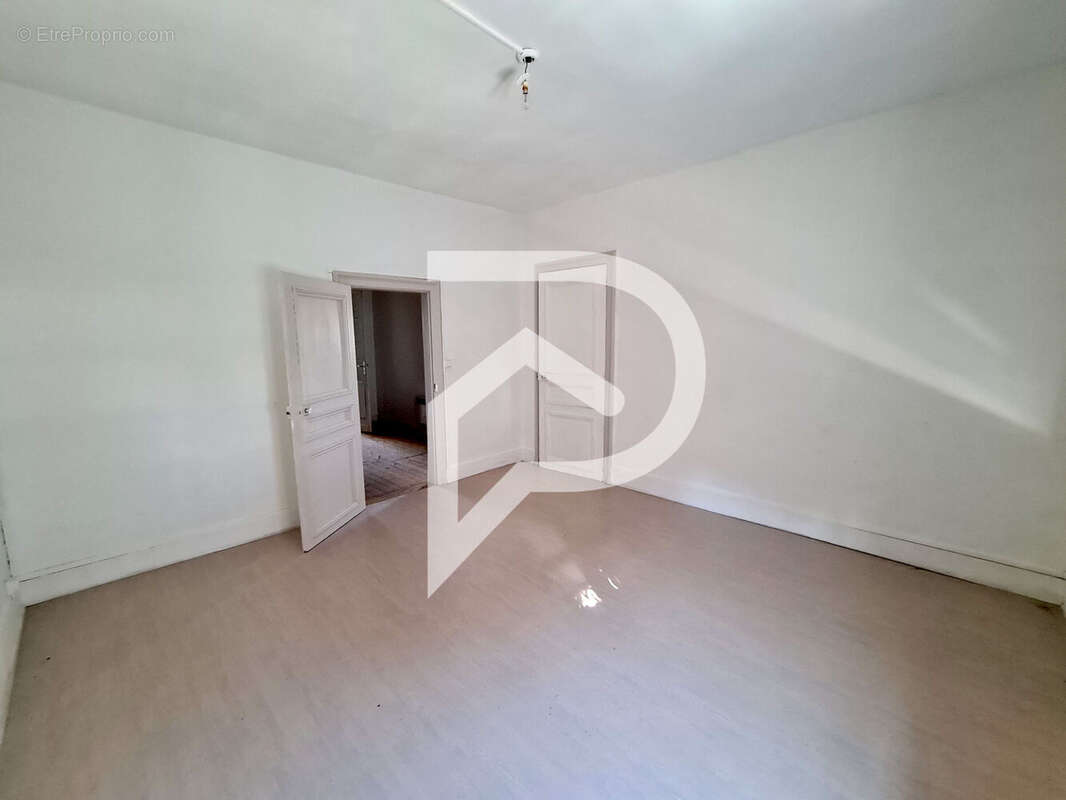 Grande maison à rénover de 180 m² - Centre-ville de Caudry - photo 4