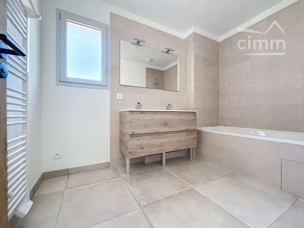 Maison à L&#039;ISLE-SUR-LA-SORGUE