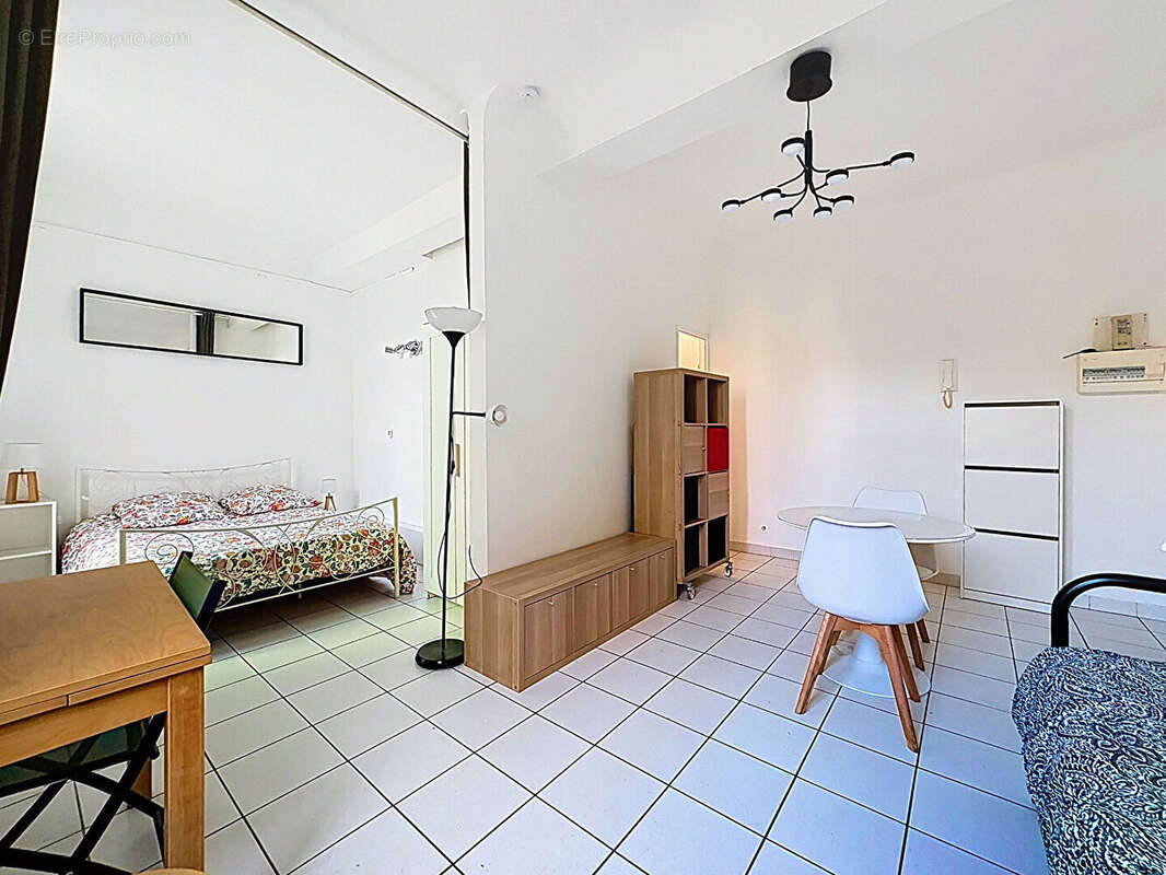 Appartement Avignon intramuros 2 pièces, 1er étage, grande terrasse - photo 2