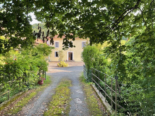 Maison 320 m² à Osmets  - photo 2