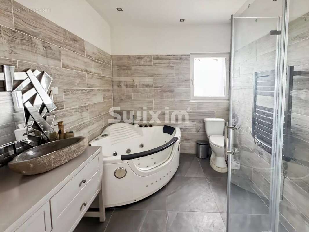 Maison à MONTELIMAR