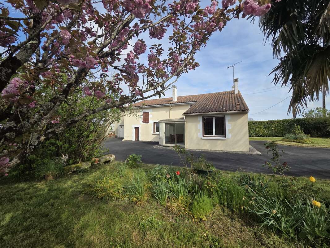 Appartement à HIERSAC