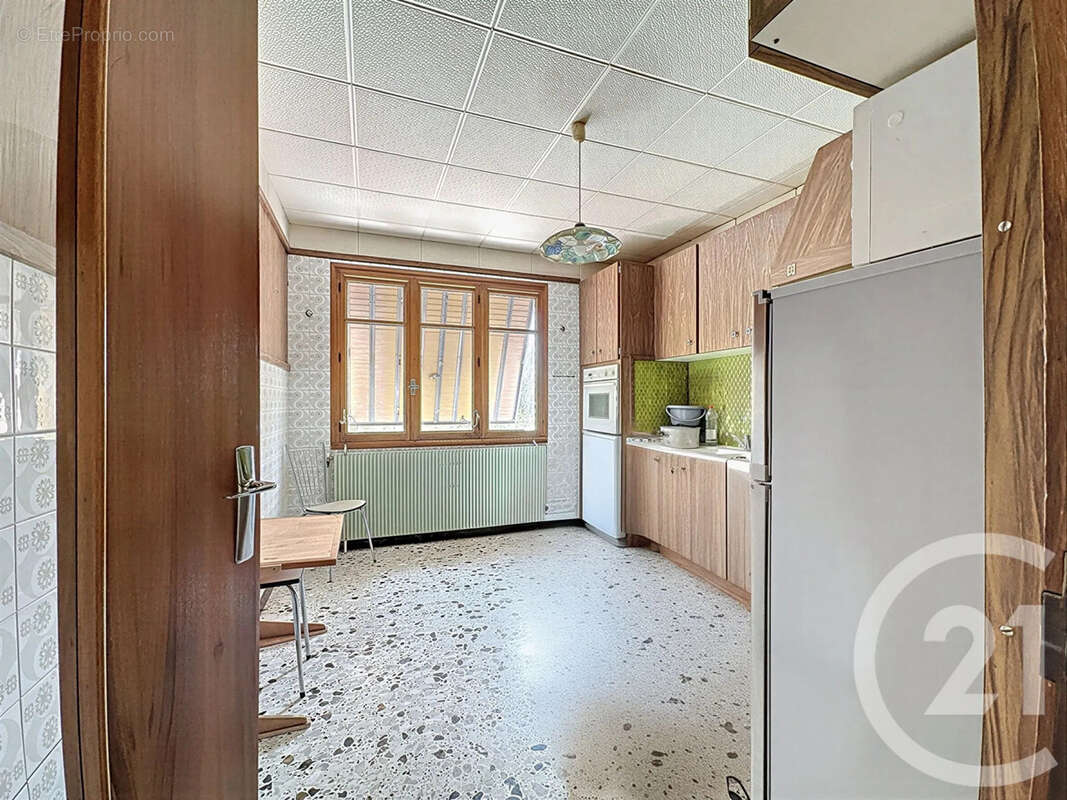 Maison 193 m² à Cour-Et-Buis  - photo 14