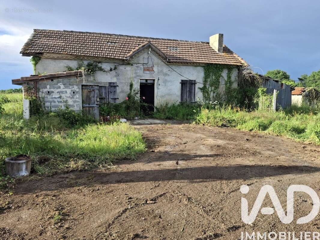 Maison 90 m² à Aurions-Idernes  - photo 4
