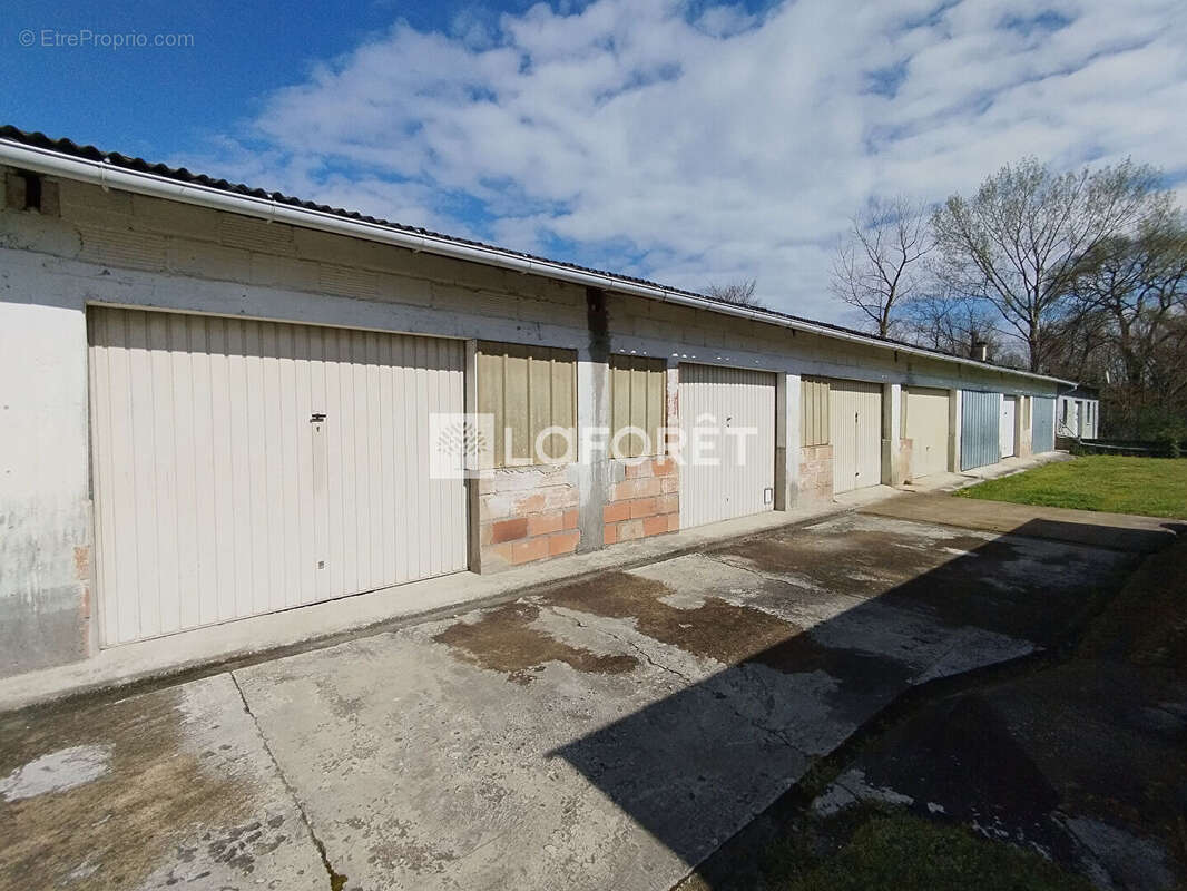 Maison avec 15 Garages Rentables + Terrain Castelmayran - photo 2