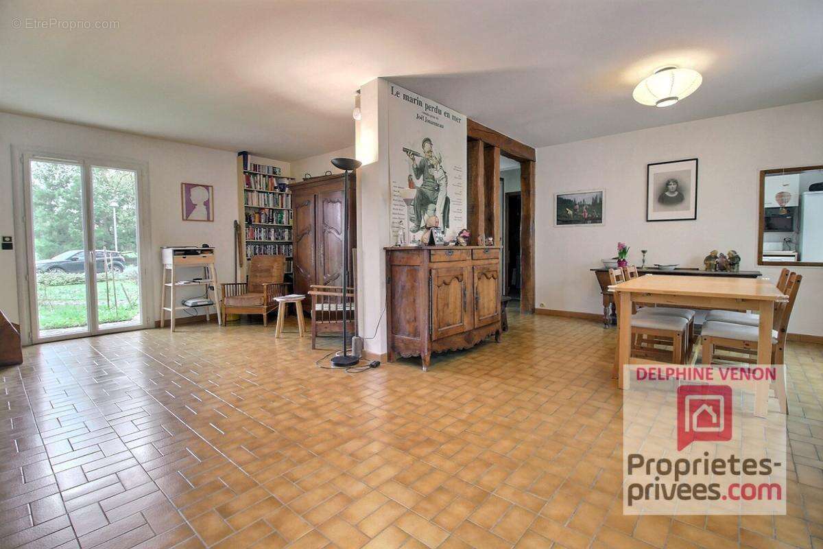 Exclusivité - Maison  familiale de 200 m² à Donnery quartier des grands billons  sur un magnifique terrain  de 5 945 m² - photo 5