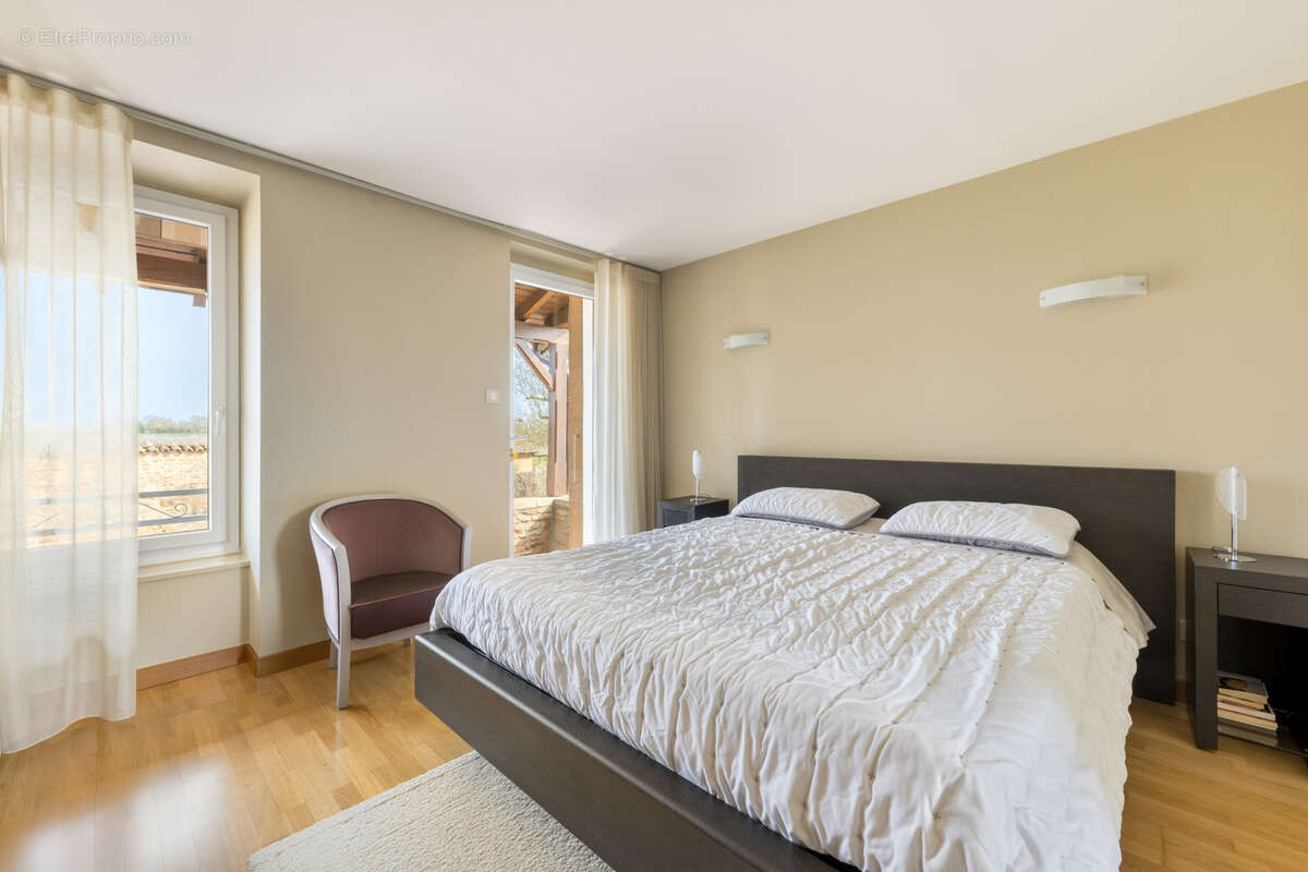 Maison à CHARNAY-LES-MACON