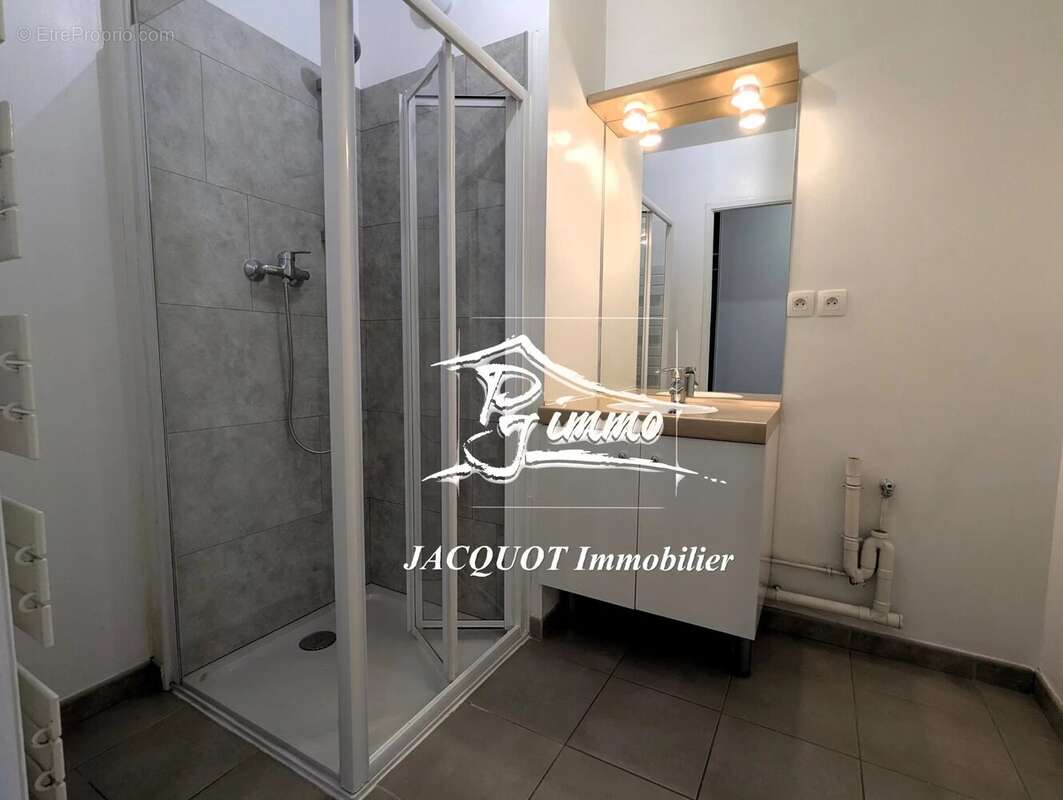 Appartement à NEUVILLE-EN-FERRAIN